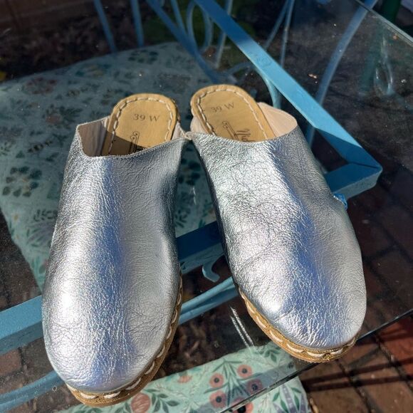 Nida Lu Handmade Antalya Metallic Leather Mules NWT - Picture 8 of 8